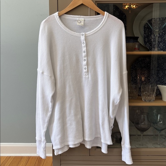 NWOT Offline by Aerie Waffle Henley Shirt in white, size L - Picture 3 of 7